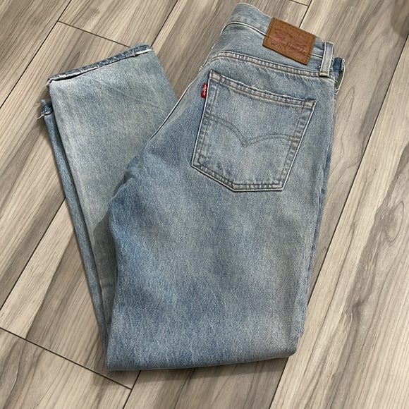 Vintage high waist jeans levis, they don’t have a size but fit like a 26/27 - Picture 2 of 3